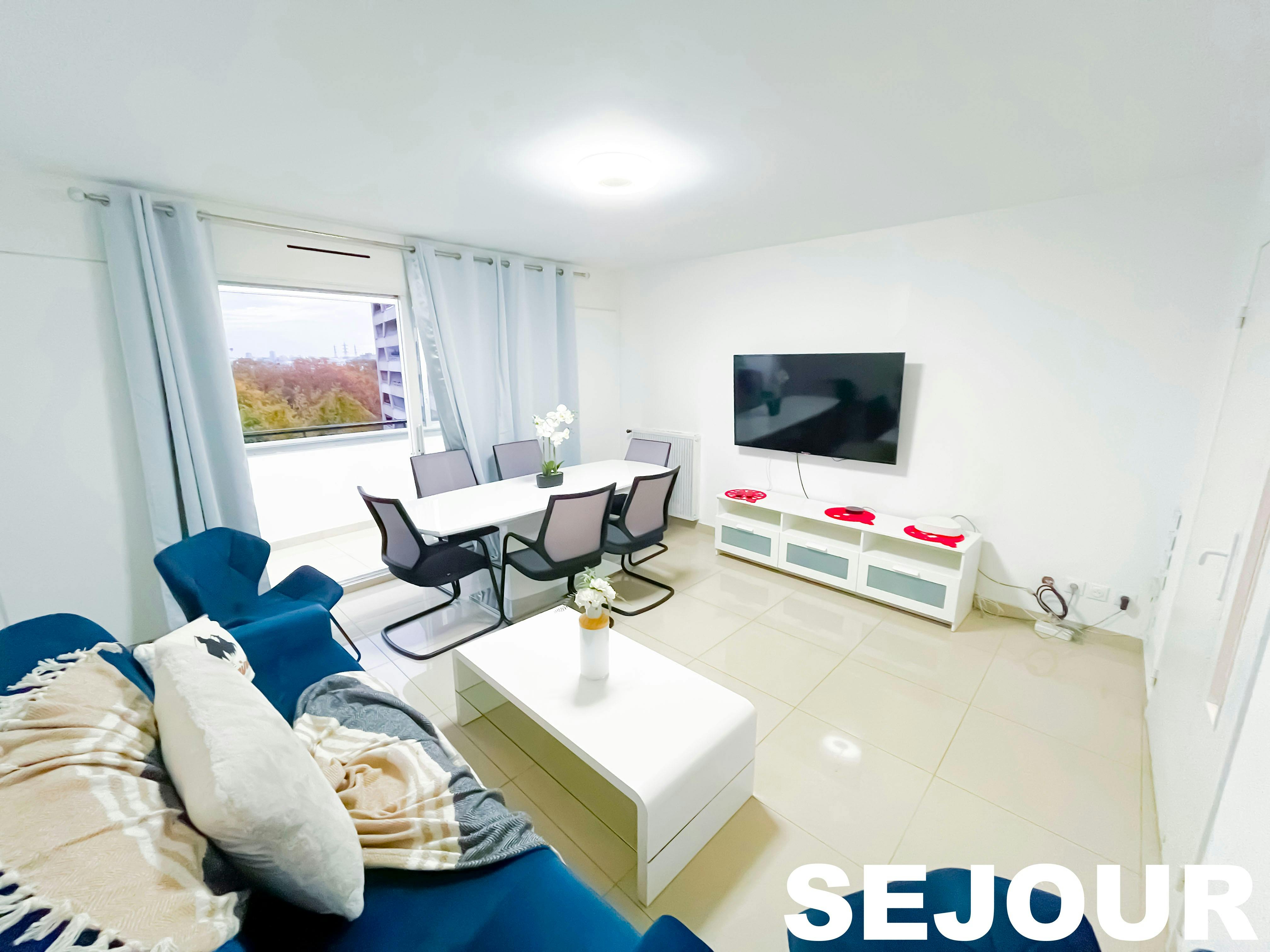 Espace repas convivial avec grande table extensible pour 8 personnes