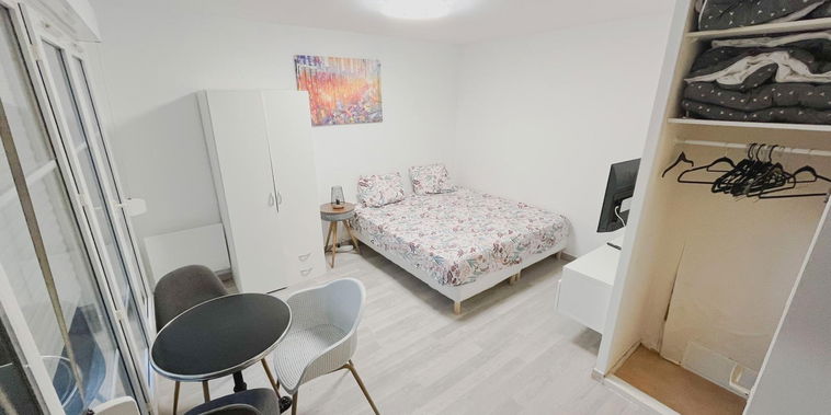 Studio moderne avec terrasse et parking – proche Paris
