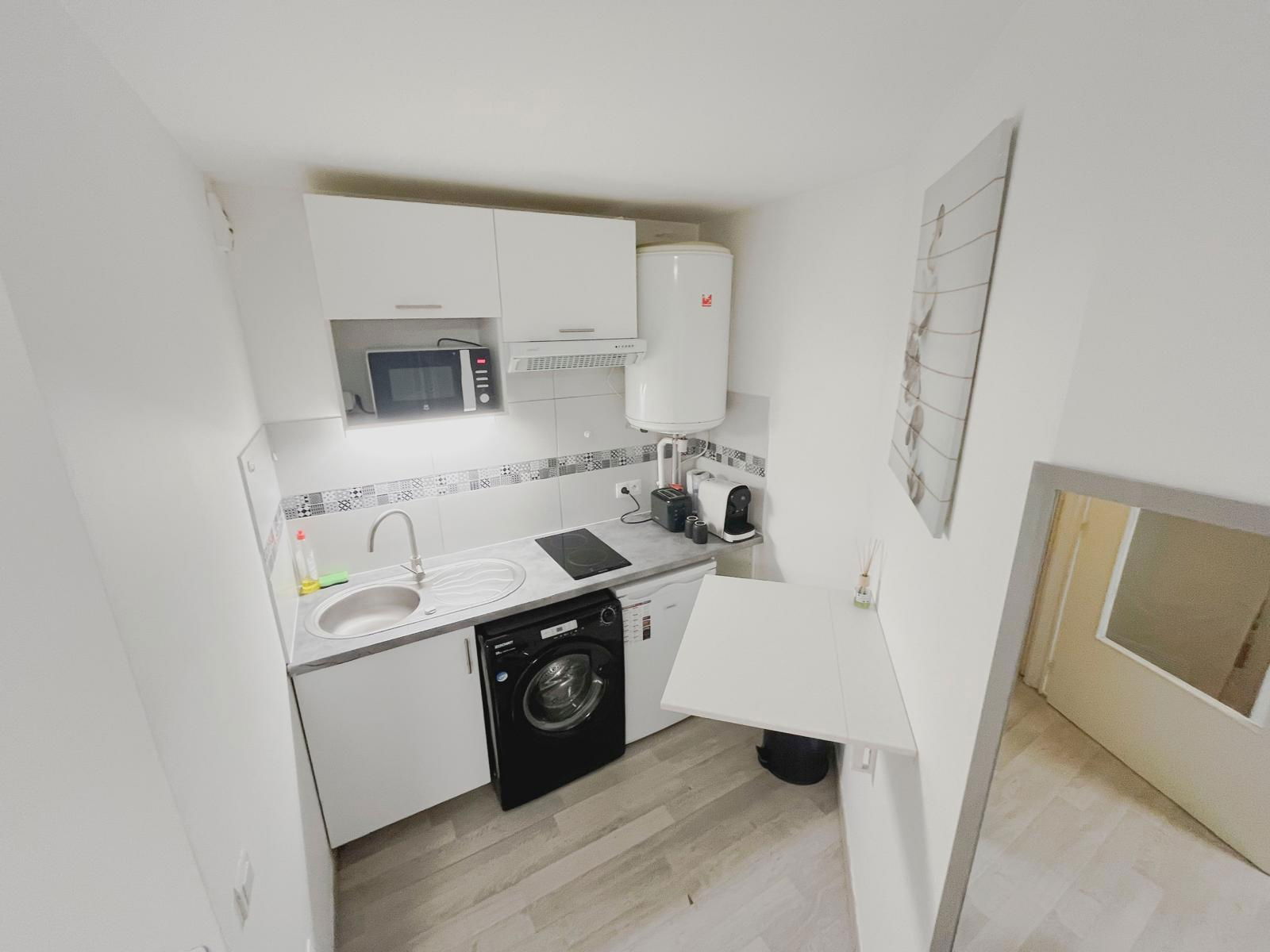 Studio moderne avec terrasse et parking – proche Paris