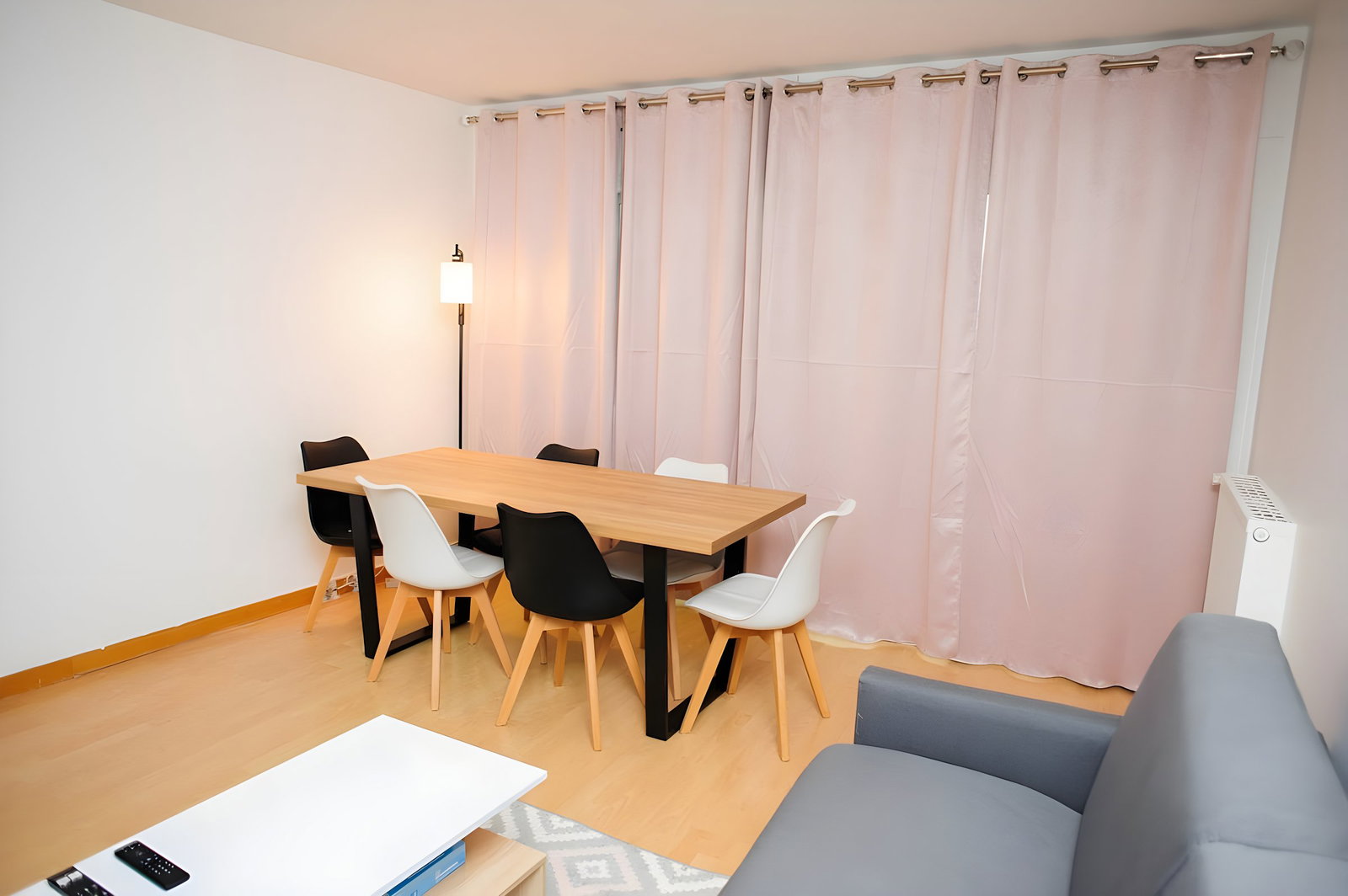Dining area image 3