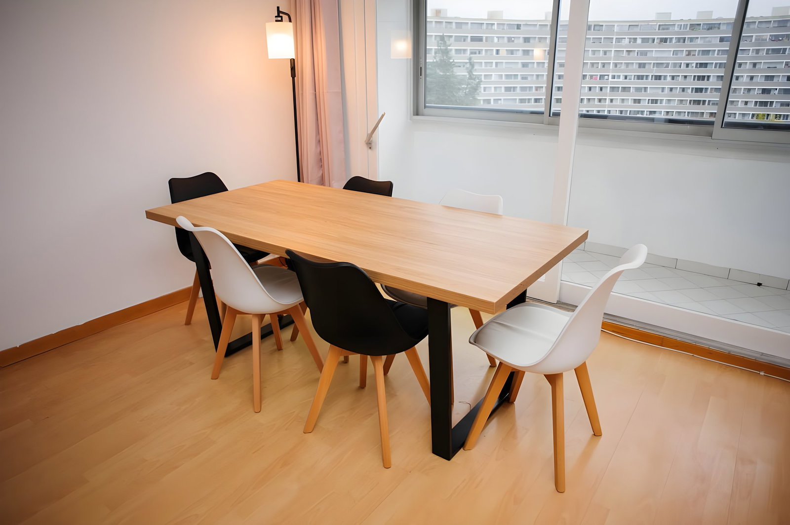 Dining area image 2