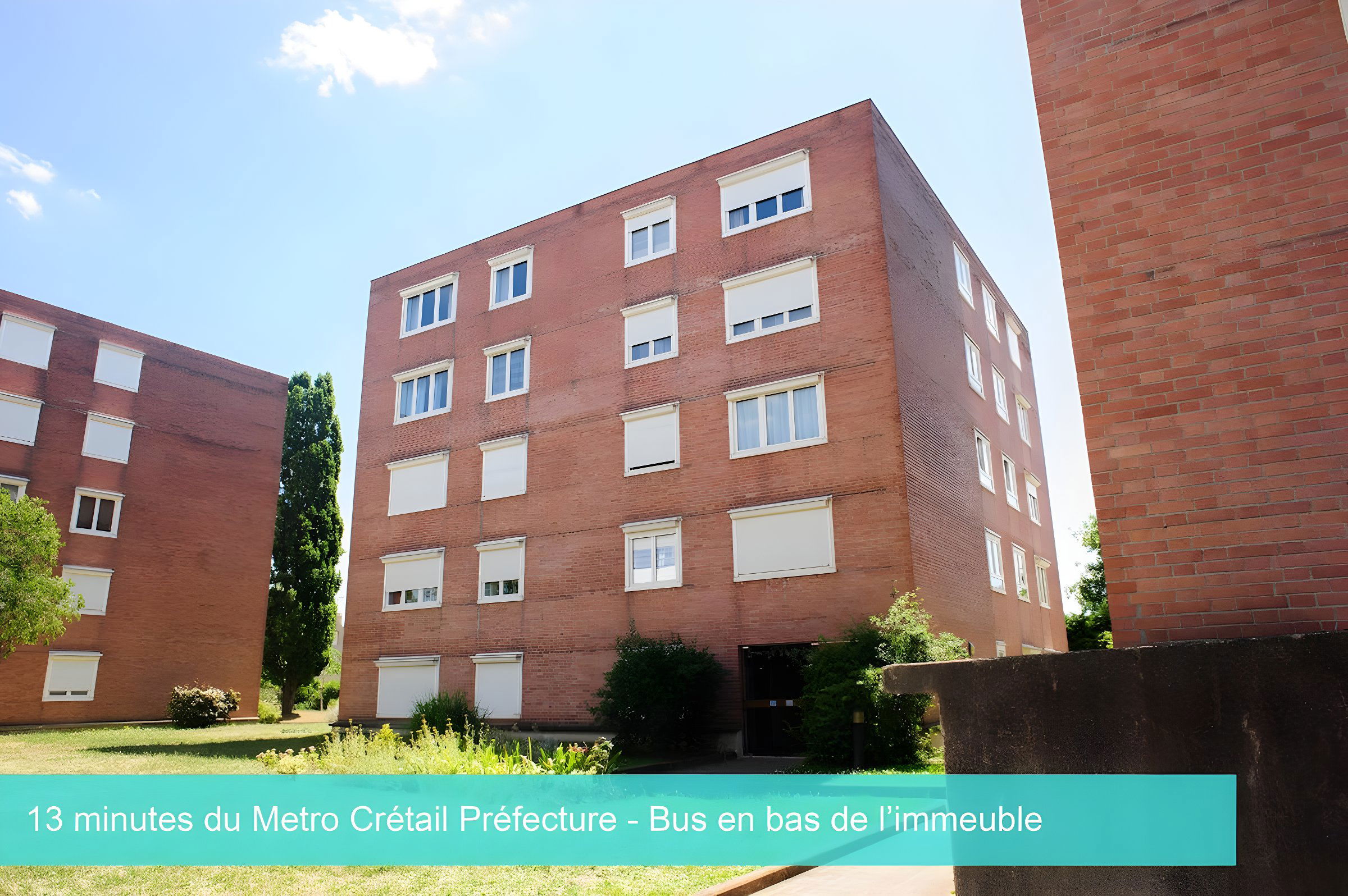 Residential building of 4 floors with caretaker. Quiet, green and very well kept!