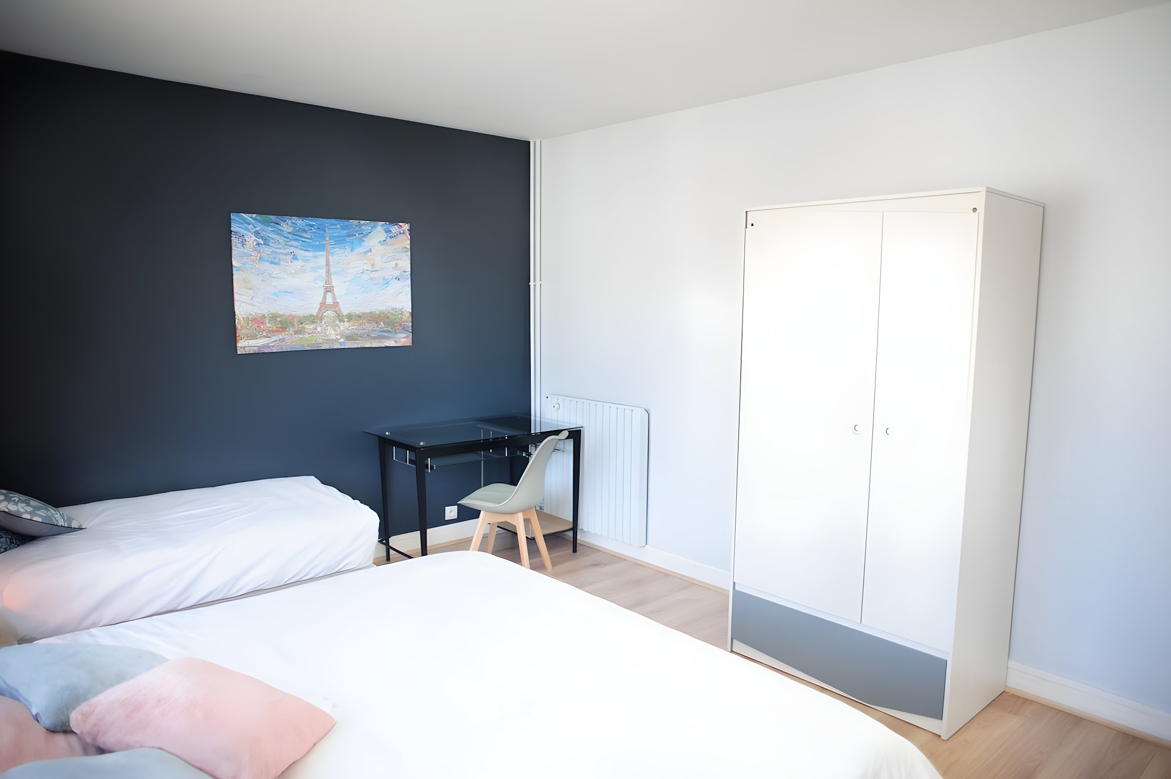 Small convenient desk to work remotely 