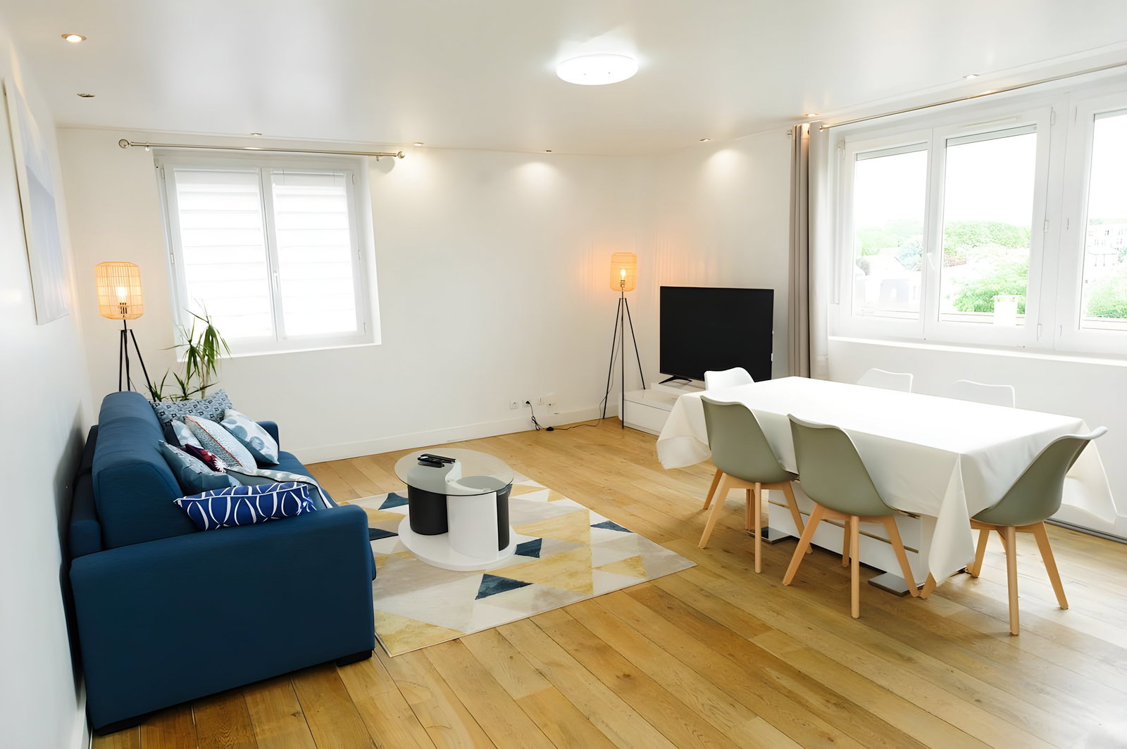 Living room image 1