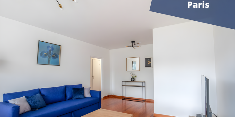 A spacious and very comfortable living room awaits you, equipped with a 3-seater sofa bed, ideal for relaxing after a day of sightseeing. (# Comfortable Living Room #SofaConvertible)