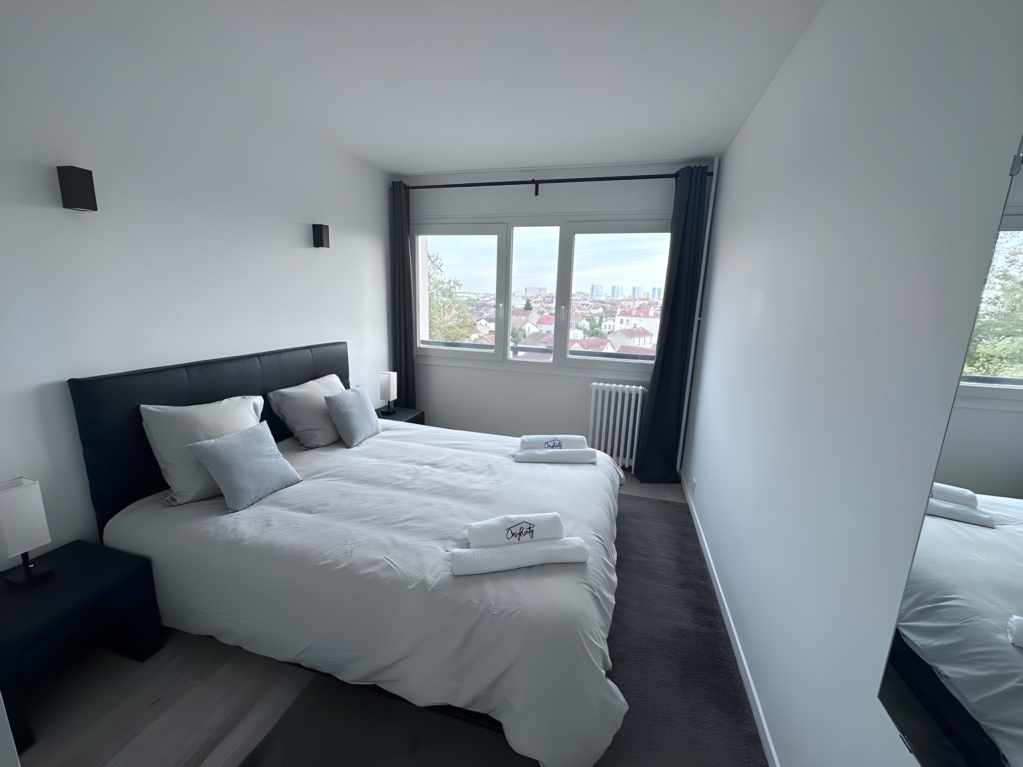 Double bed: sheets & towels provided