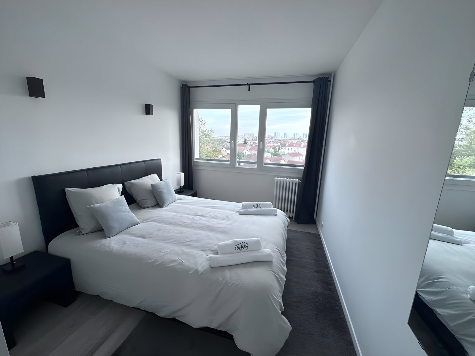 Double bed: sheets & towels provided