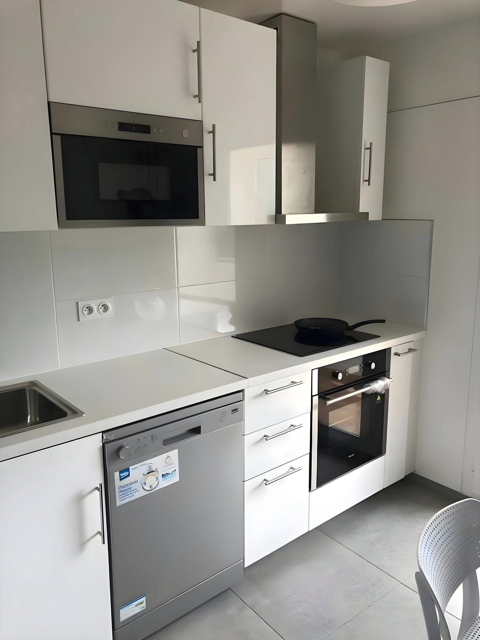 Full kitchen image 1