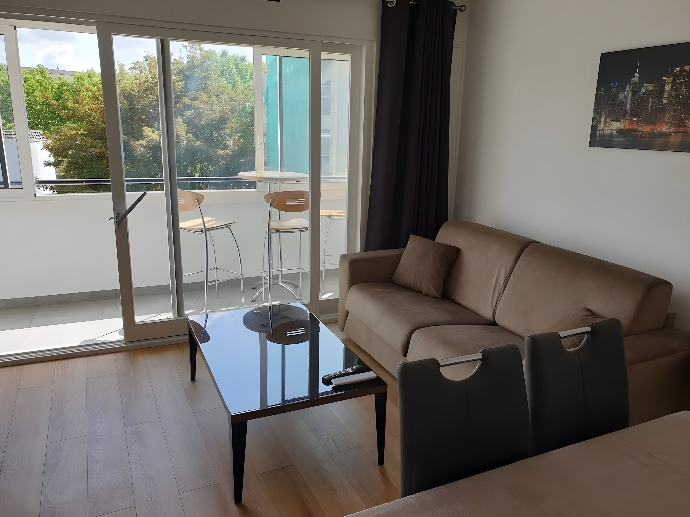 Living room image 1