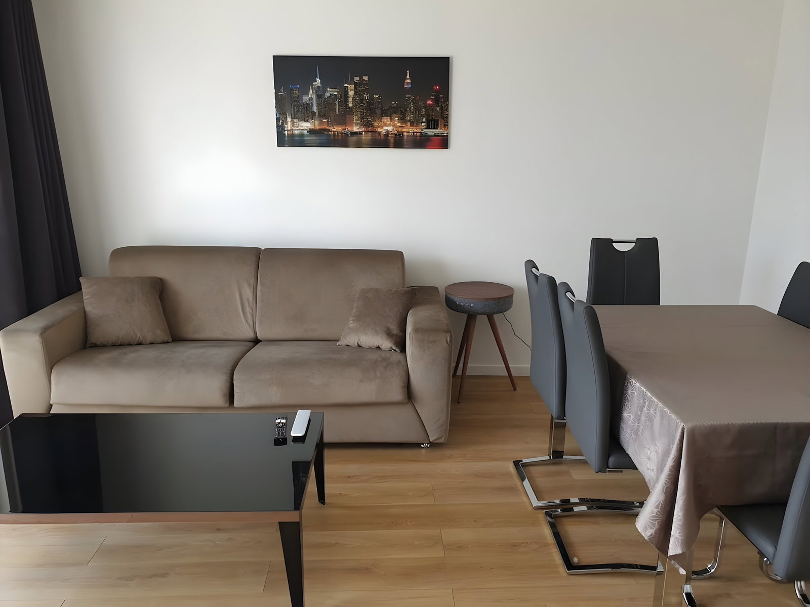 Living room image 2