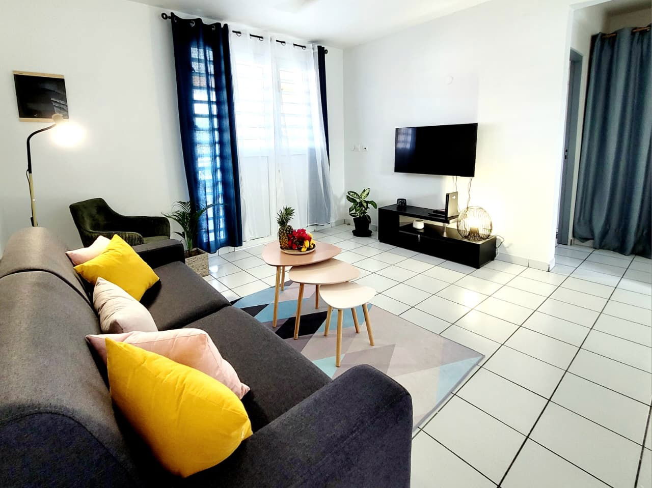 Détendez-vous dans le salon équipé d’une TV et du Wi-Fi haut débit. Idéal pour une soirée film ou pour rester connecté pendant vos vacances.