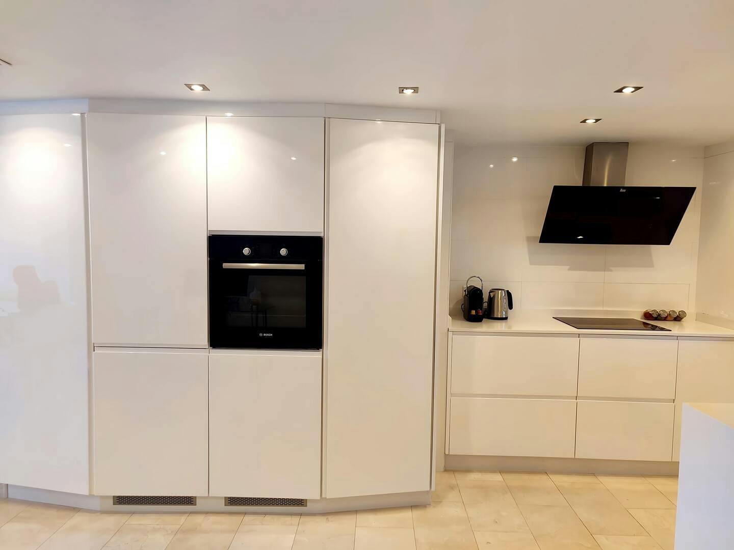 Welcome to our newly renovated 2-bedroom apartment with brand-new furniture. Nes