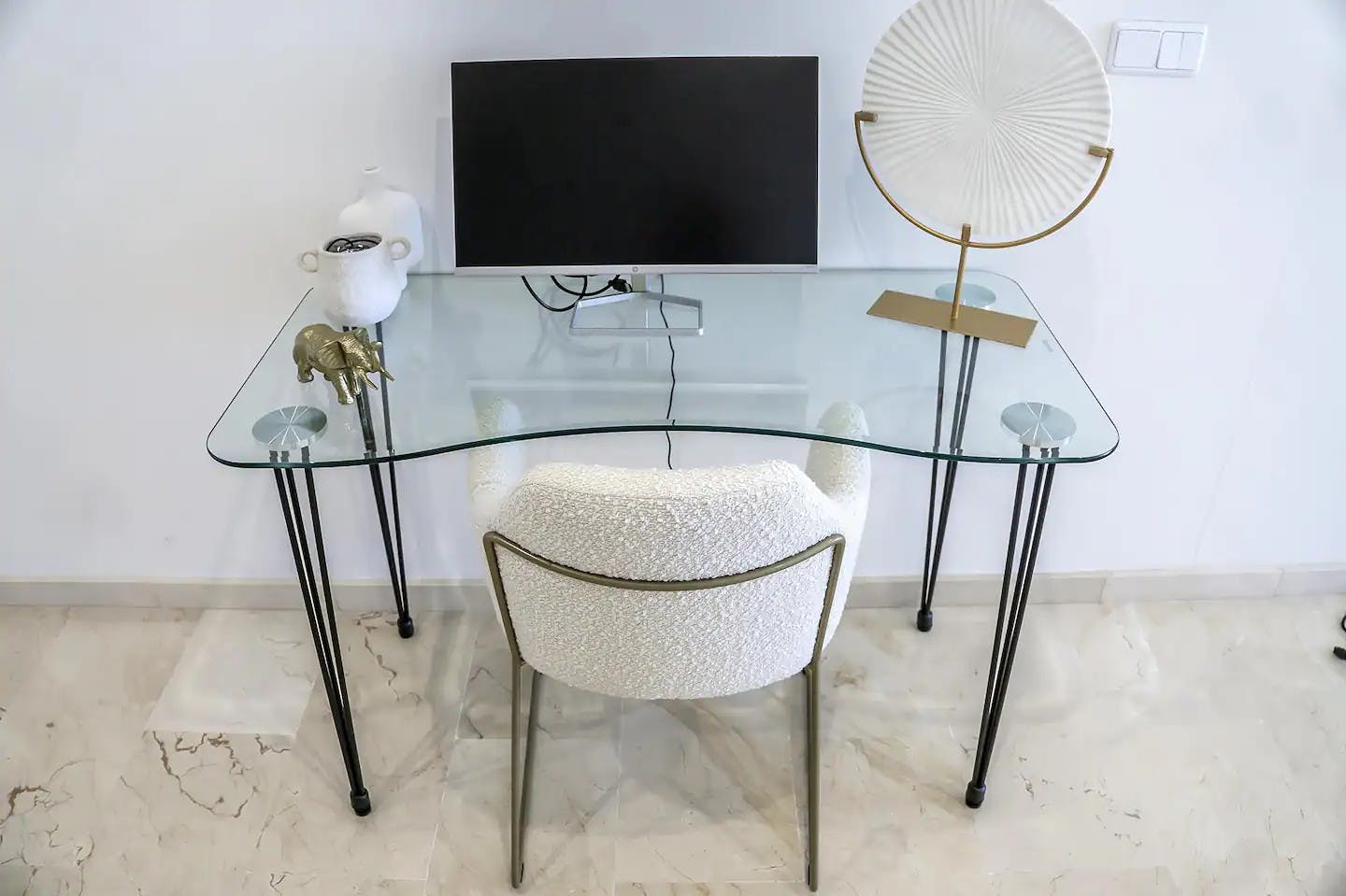 Welcome to our newly renovated 2-bedroom apartment with brand-new furniture. Nes