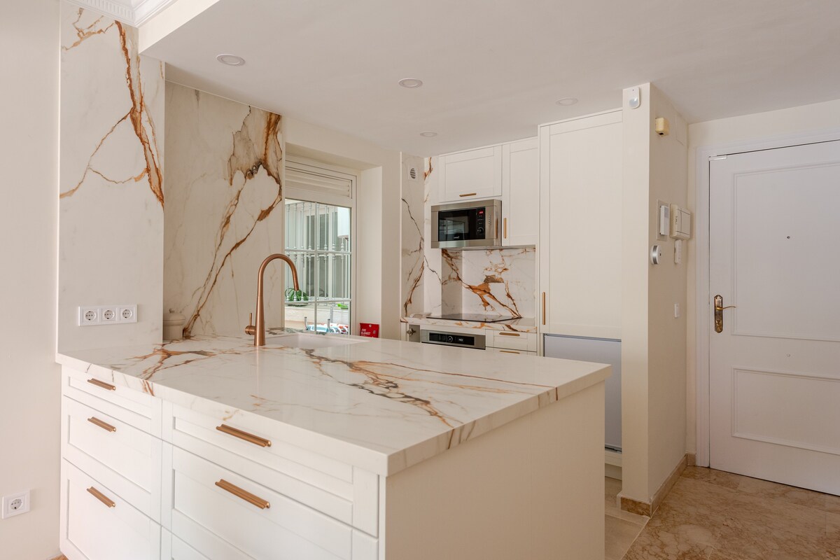 Full kitchen image 1