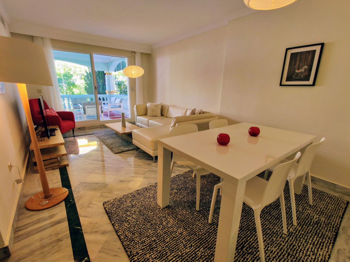Dining area image 1