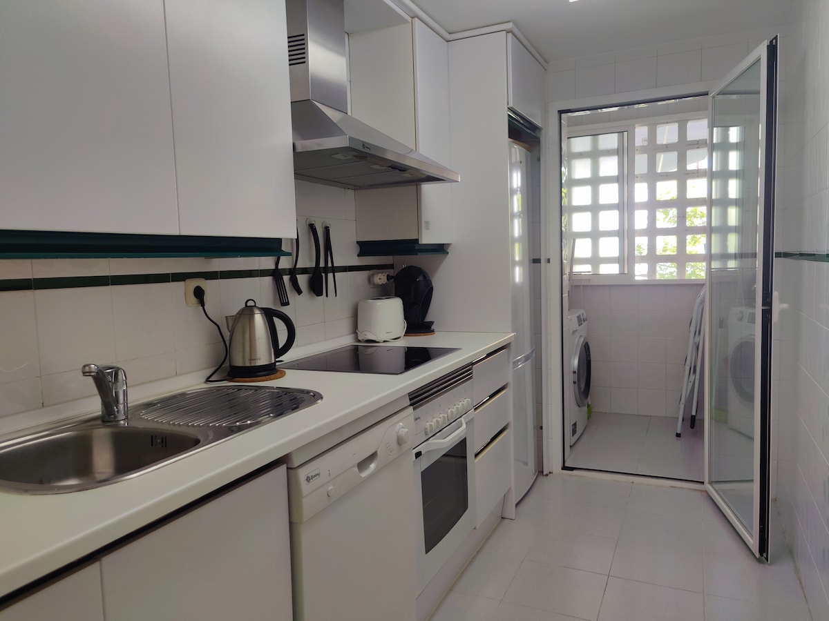 Full kitchen image 1