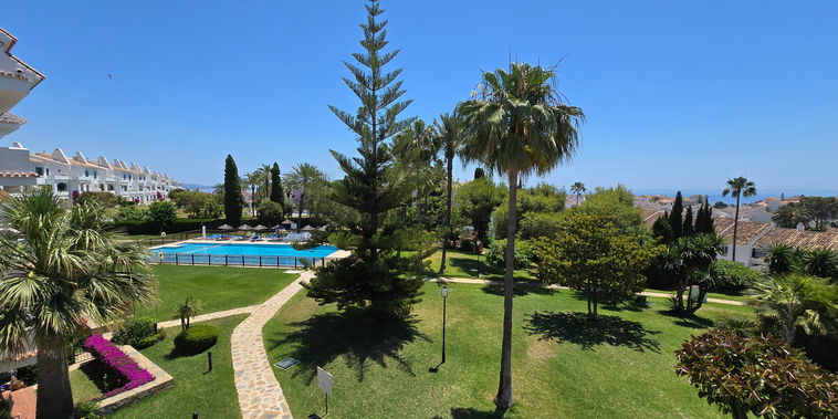 Luxurt 3 bedroom with amazing seaviews and walking distance to beach & shops