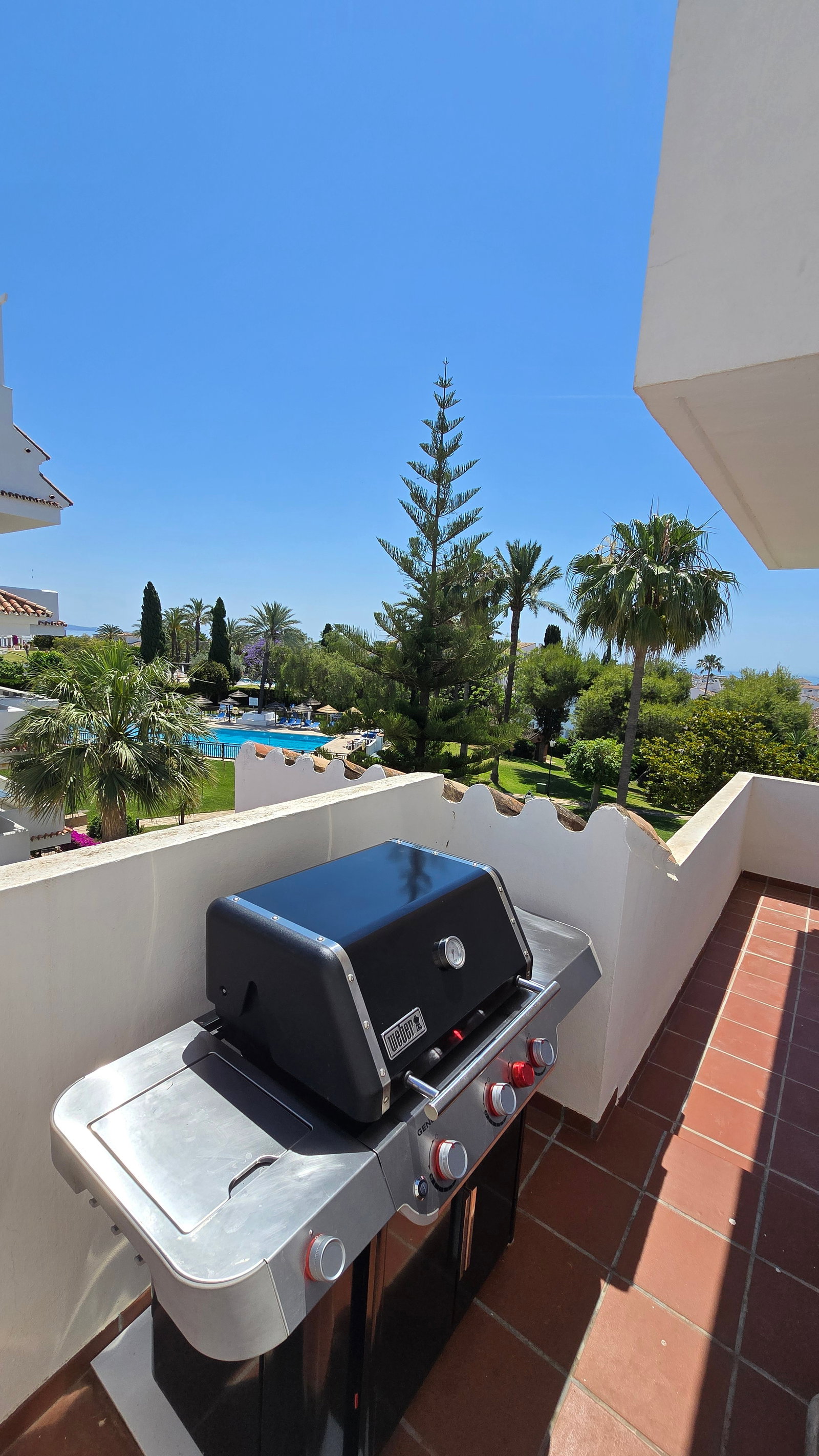 Luxurt 3 bedroom with amazing seaviews and walking distance to beach & shops