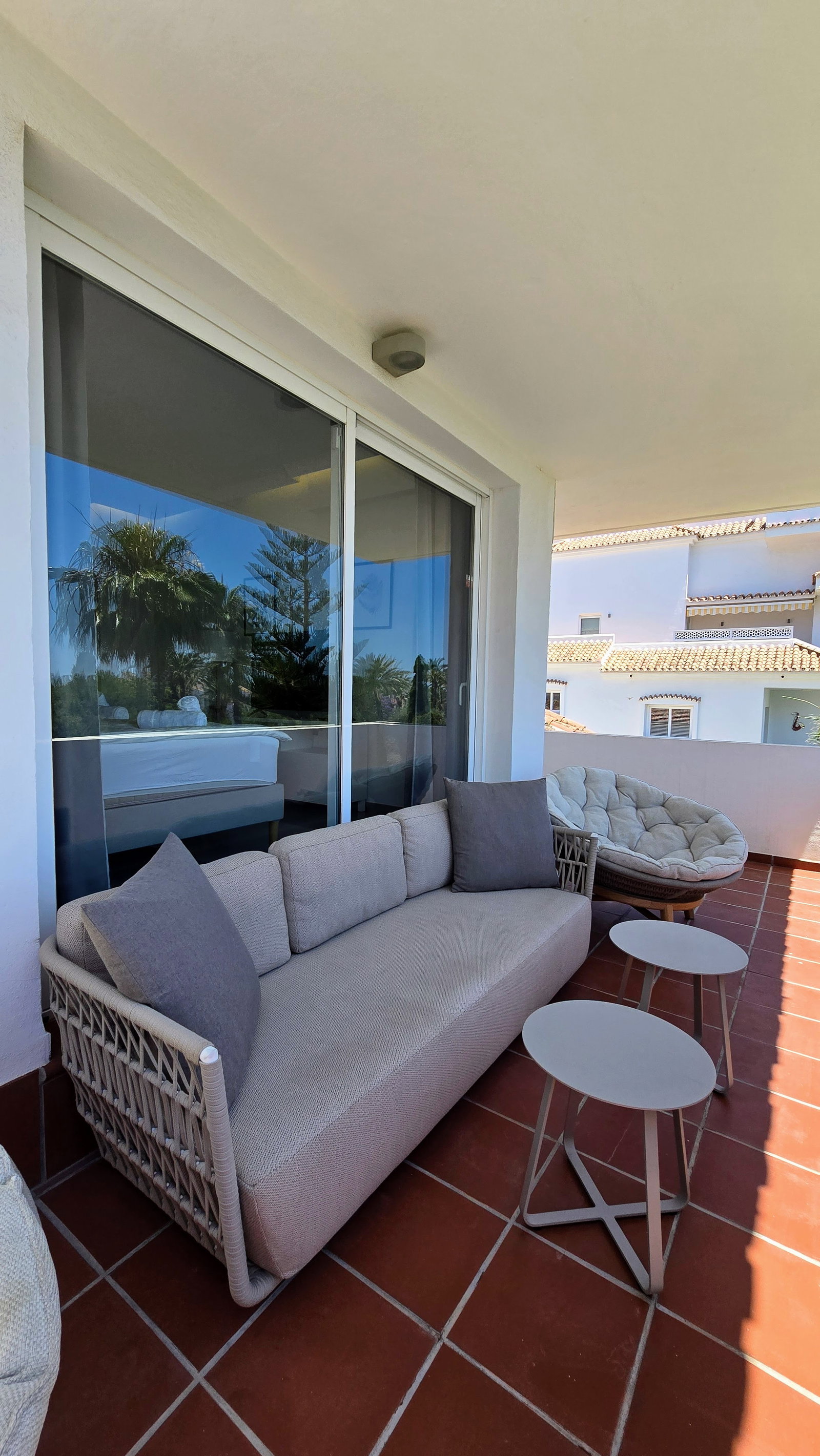 Luxurt 3 bedroom with amazing seaviews and walking distance to beach & shops