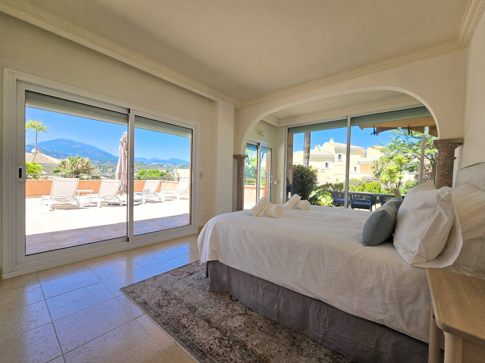 Large luxury 2BR with terraces in the golf valley, walking to Los Naranjos Golf