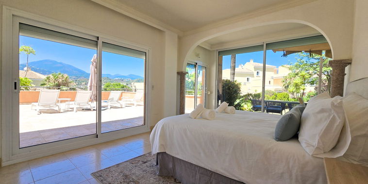 Large luxury 2BR with terraces in the golf valley, walking to Los Naranjos Golf