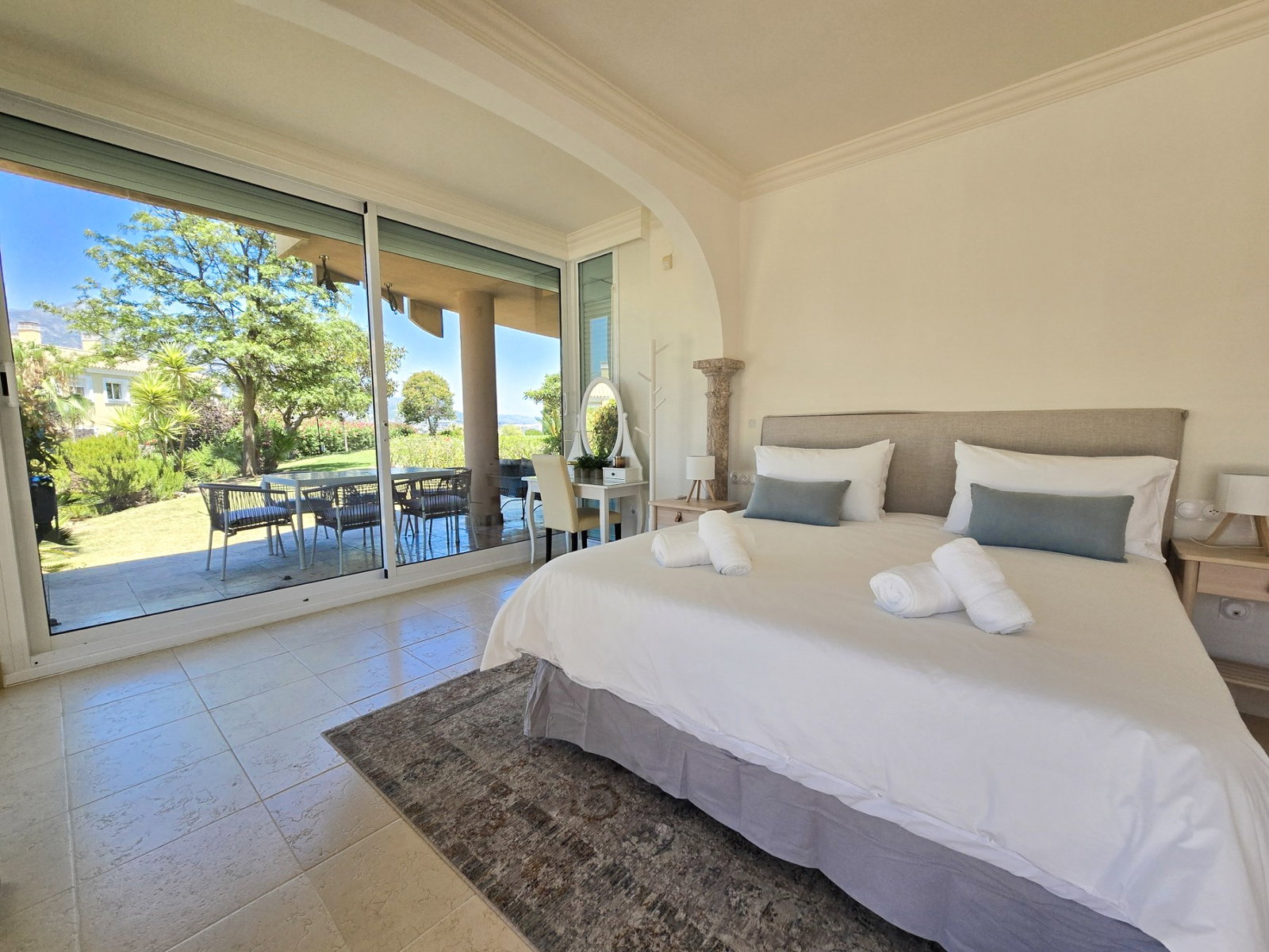 Large luxury 2BR with terraces in the golf valley, walking to Los Naranjos Golf
