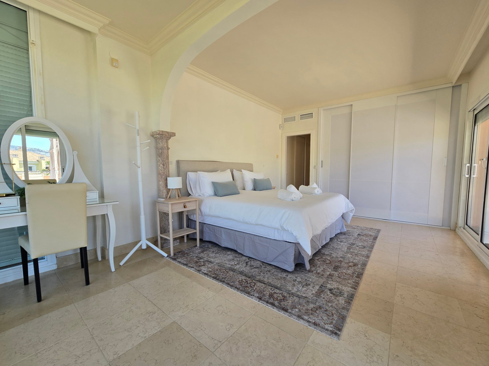 Large luxury 2BR with terraces in the golf valley, walking to Los Naranjos Golf