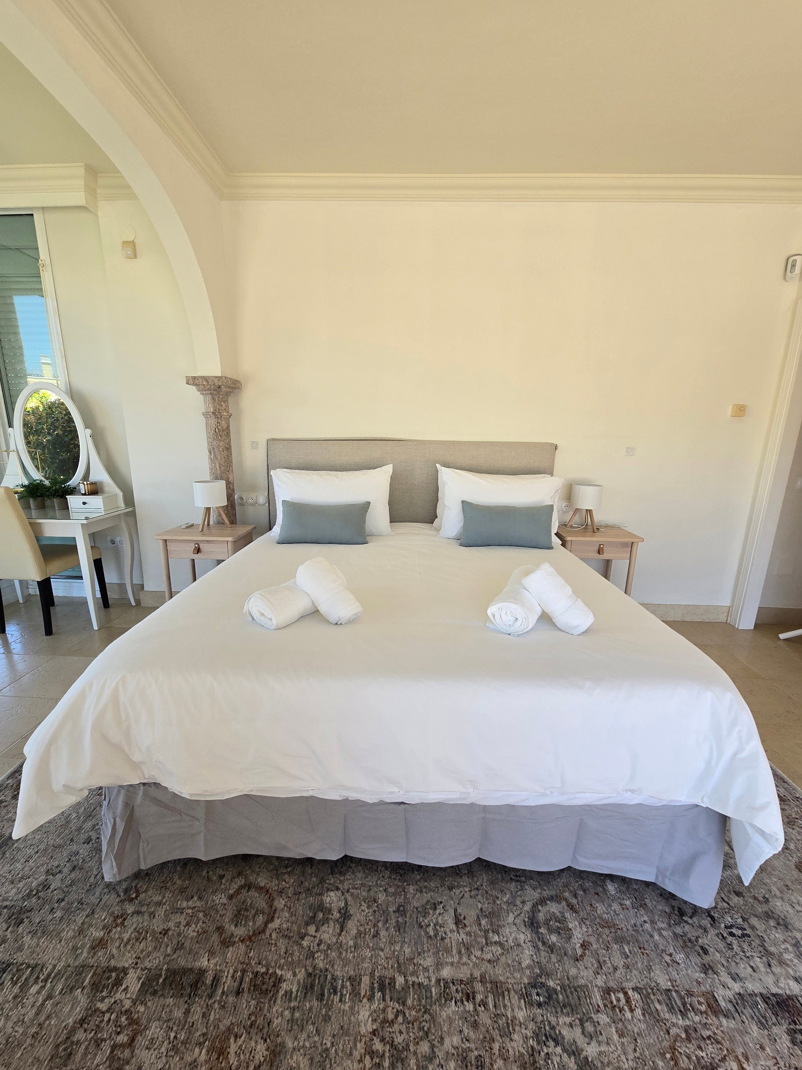 Large luxury 2BR with terraces in the golf valley, walking to Los Naranjos Golf