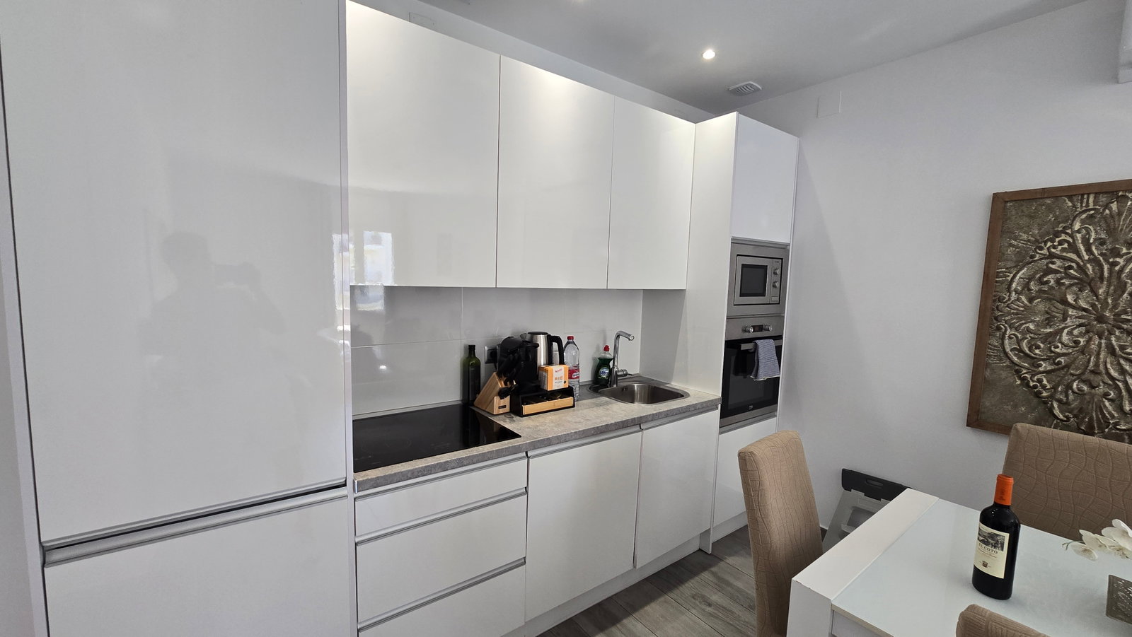 Seaview 2br/1bath walking to shops, restaurants & marina