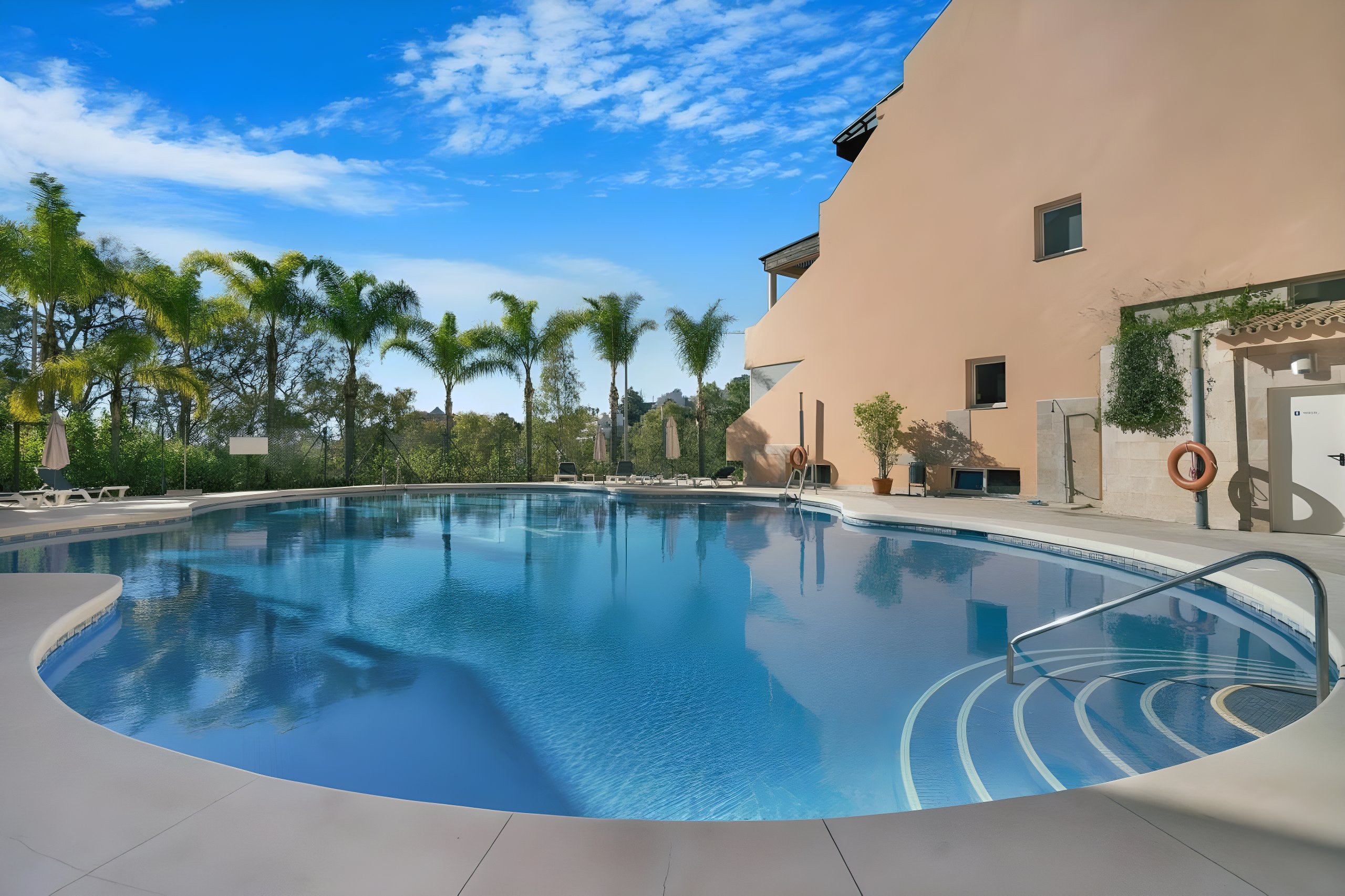 Large 1BR in quite community with pool in famous La Cerquilla with 24h security