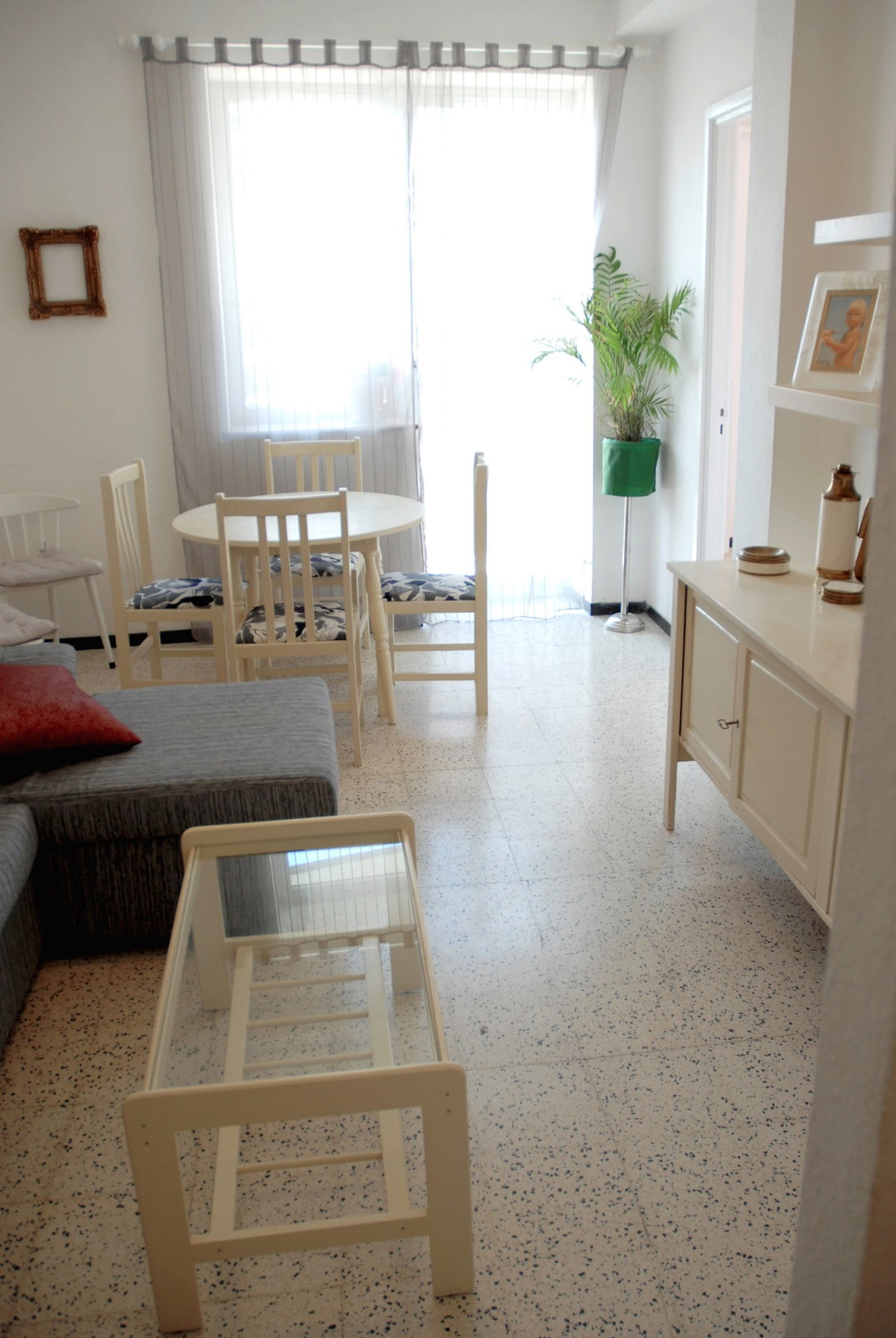 Living room image 2