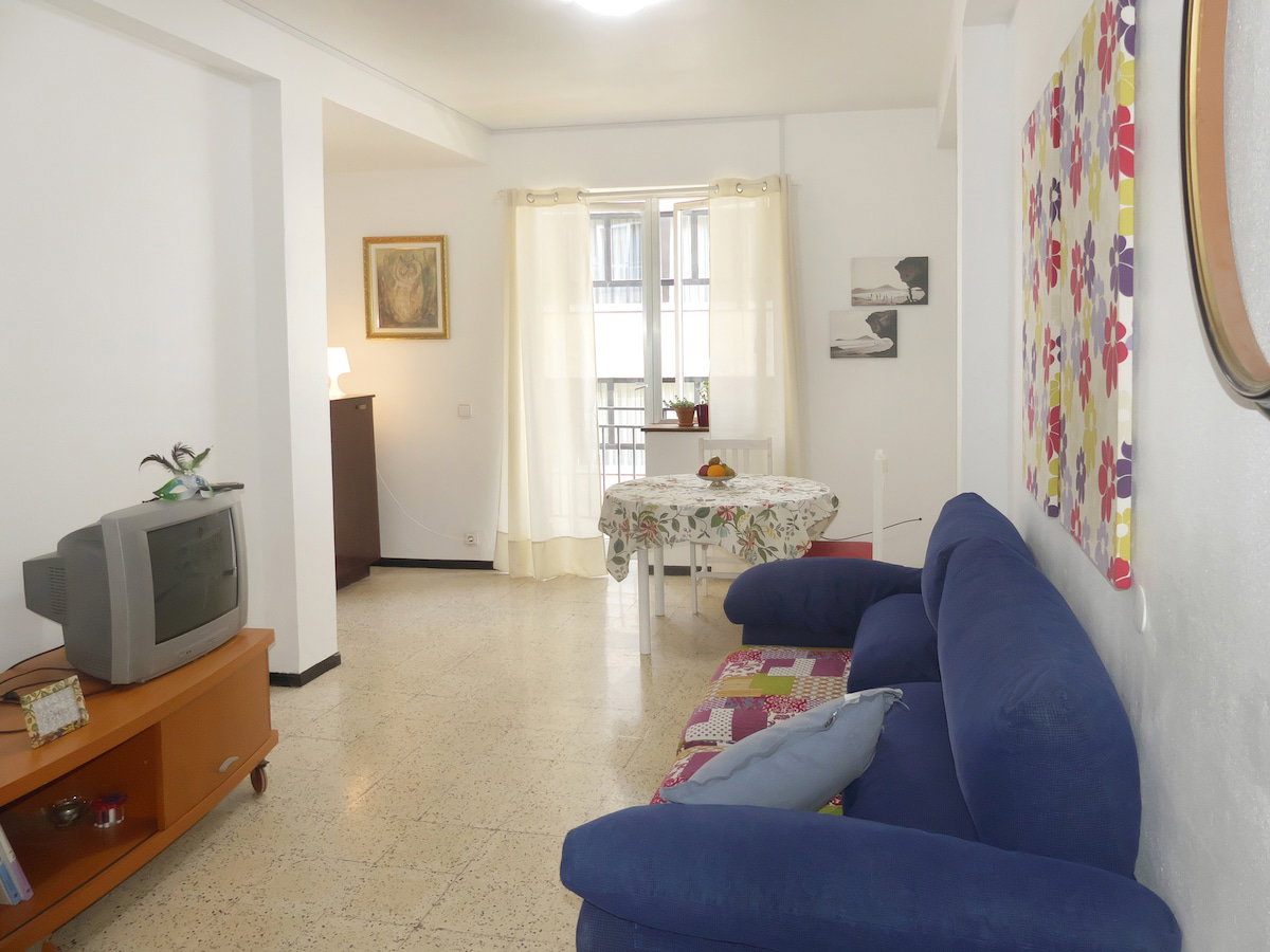 Living room image 4