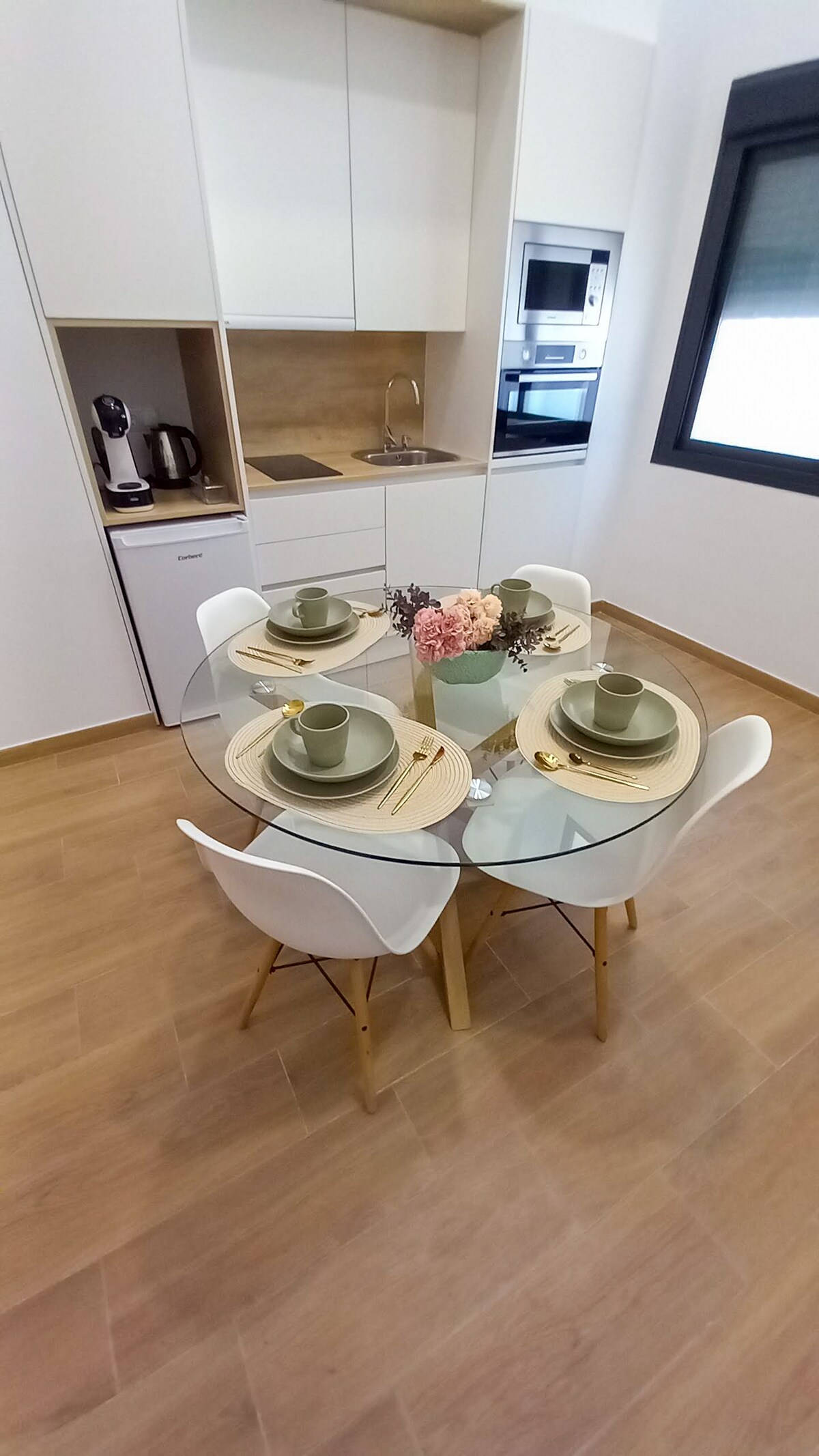 Dining area image 1