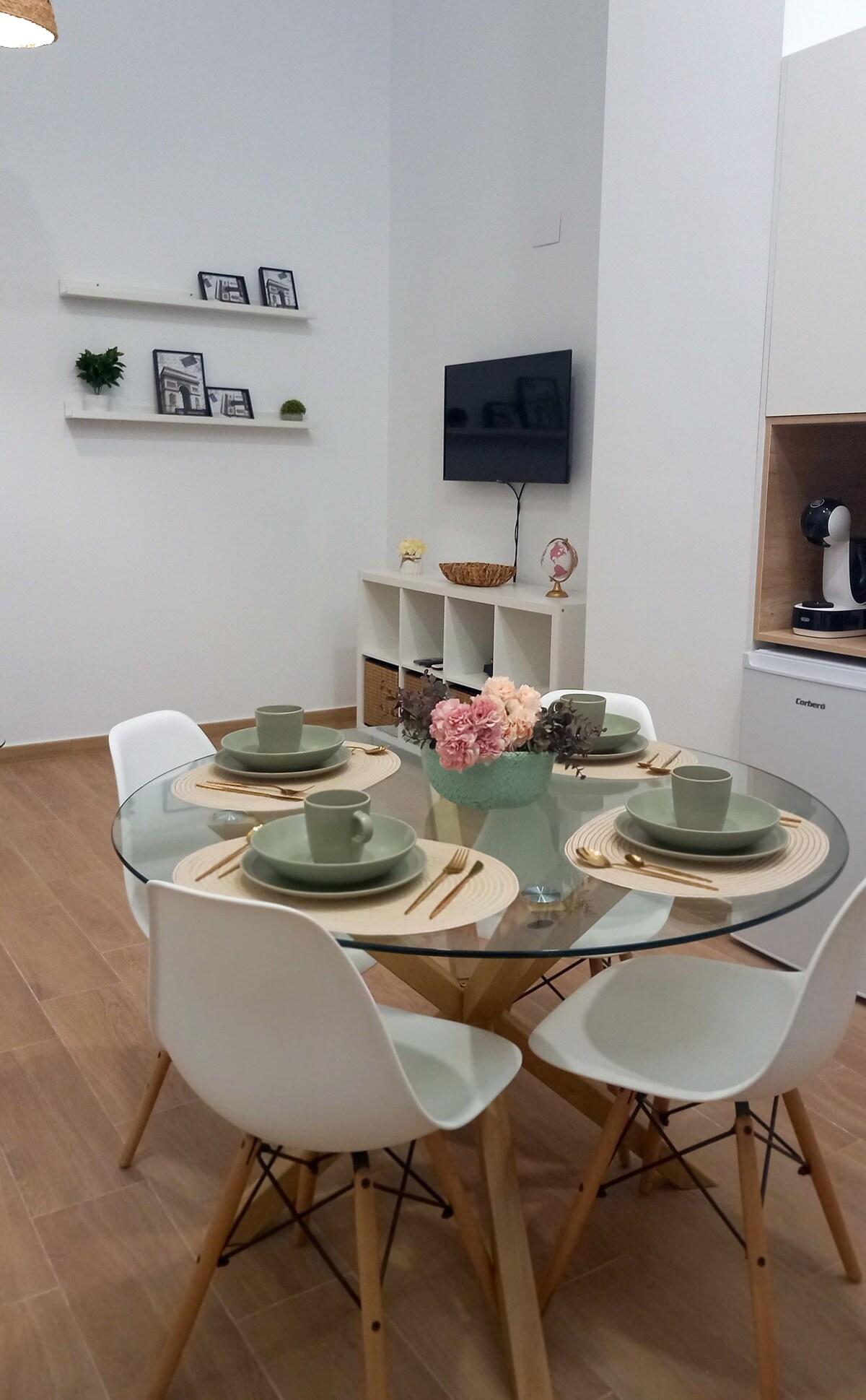 Dining area image 2