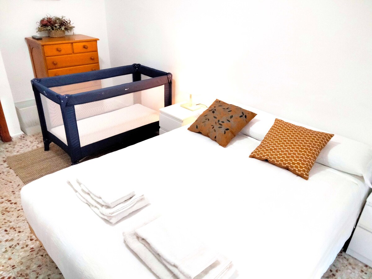Bedroom 1 image 3