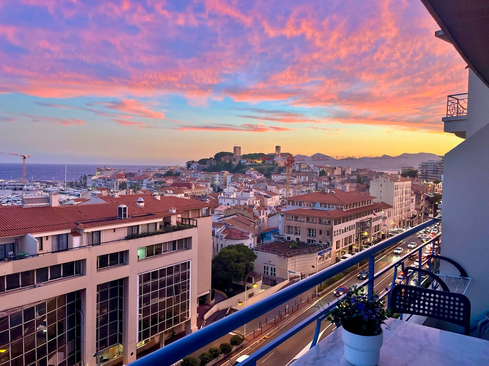 South-facing 3-room apartment with sea view and balcony – Cannes