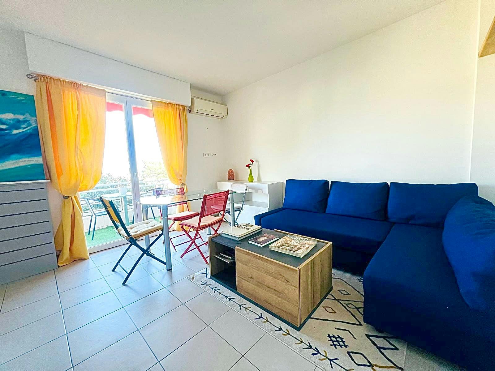 Beautiful 2-room flat with mountain view, 10 minutes from Cannes city center.