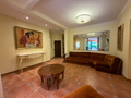 Bienvenue dans ce rez-de-jardin de 145 m² au charme provençal.