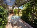 Bienvenue dans ce rez-de-jardin de 145 m² au charme provençal.
