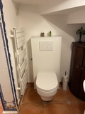 Bienvenue dans ce rez-de-jardin de 145 m² au charme provençal.