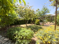 Bienvenue dans ce rez-de-jardin de 145 m² au charme provençal.