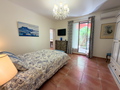 Bienvenue dans ce rez-de-jardin de 145 m² au charme provençal.