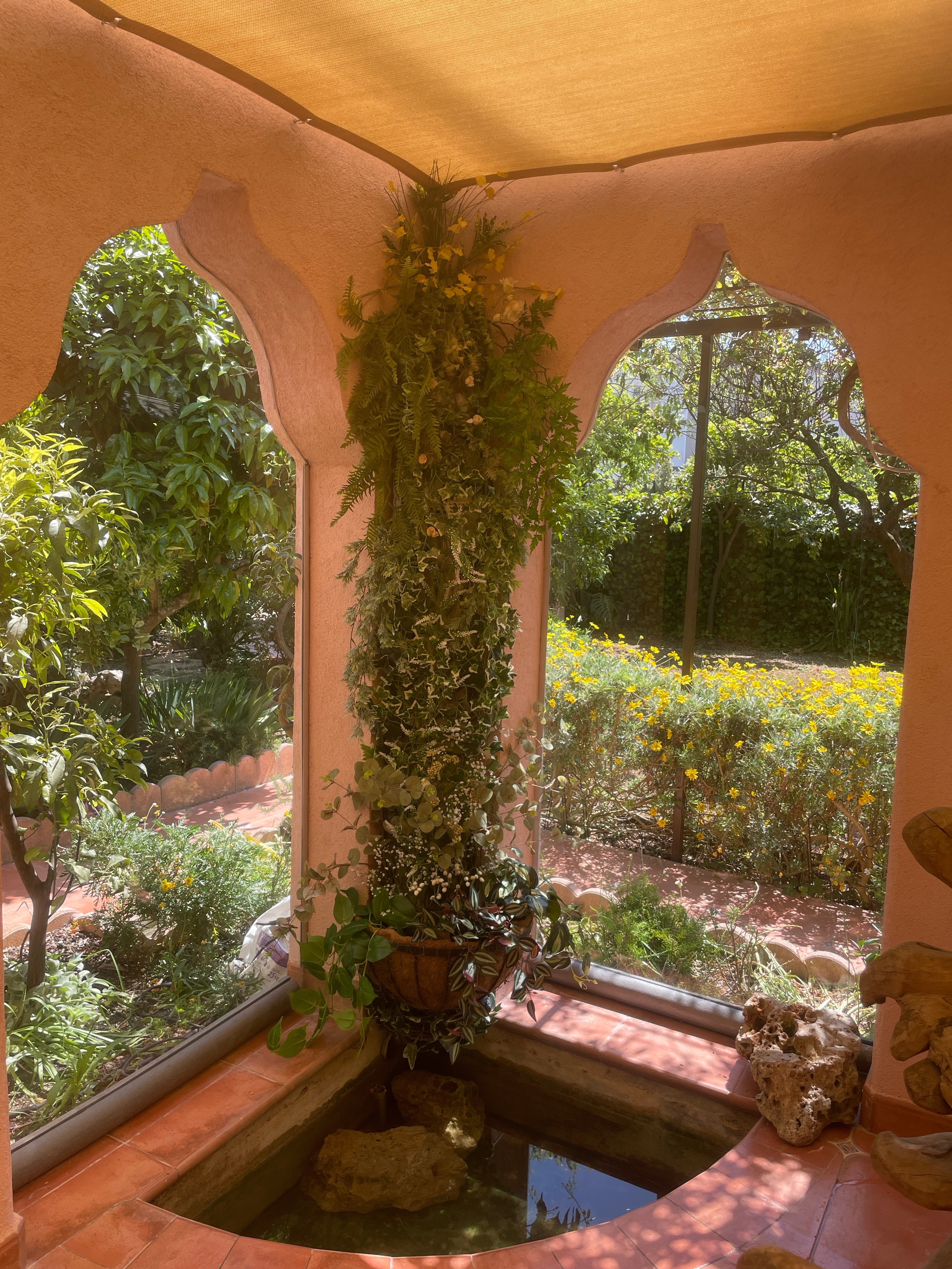 Bienvenue dans ce rez-de-jardin de 145 m² au charme provençal.