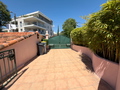 Bienvenue dans ce rez-de-jardin de 145 m² au charme provençal.