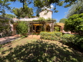 Bienvenue dans ce rez-de-jardin de 145 m² au charme provençal.