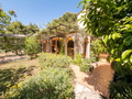 Bienvenue dans ce rez-de-jardin de 145 m² au charme provençal.