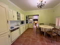 Bienvenue dans ce rez-de-jardin de 145 m² au charme provençal.