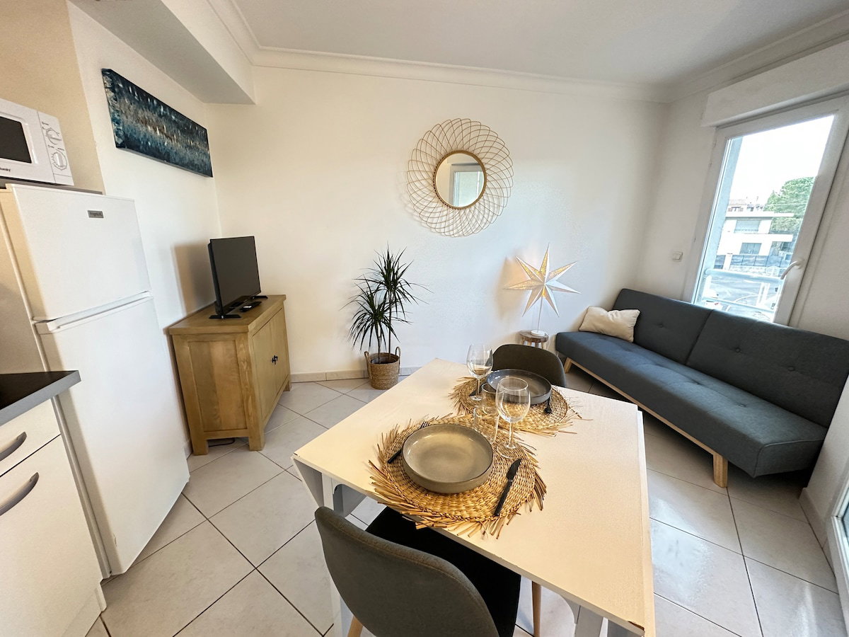 Living room image 1