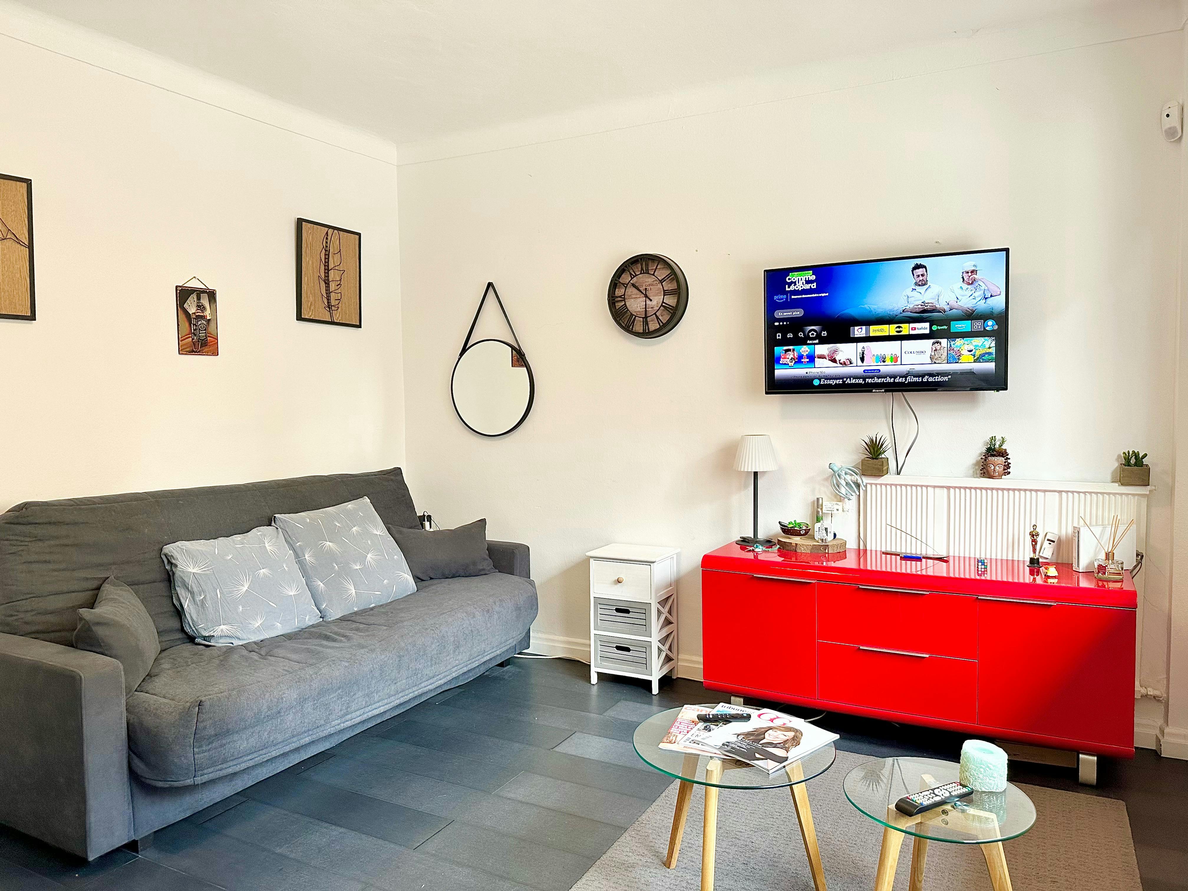 Discover a charming studio nestled in the heart of Cannes, with a Carrefour C...