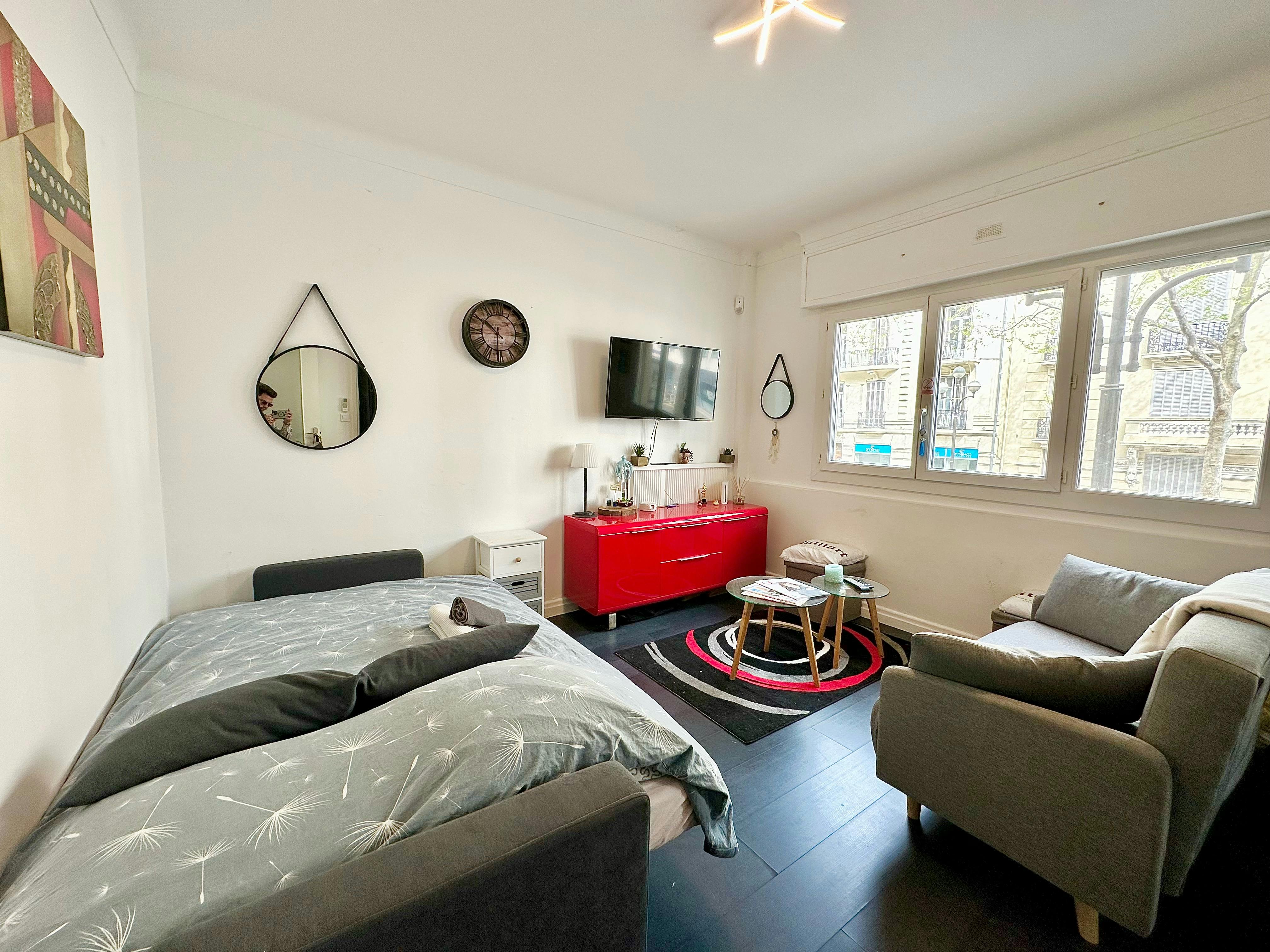 Discover a charming studio nestled in the heart of Cannes, with a Carrefour C...